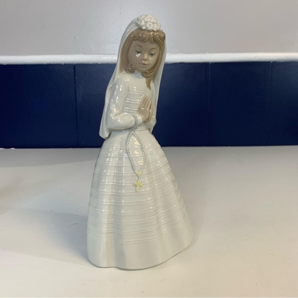 Nao by‎ Lladro First Communion Girl #0236